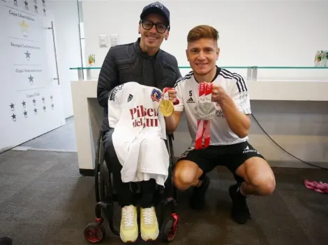 Alberto Abarza lleva sus medallas al plantel de Colo Colo