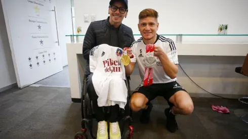 Alberto Abarza fue invitado de lujo en el entrenamiento de Colo Colo en el estadio Monumental, luego de ganar tres medallas en los Juegos Paralímpicos de Tokio 2020. Foto: @ColoColo