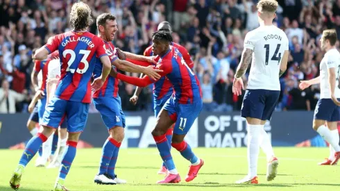 Crystal Palace goleó al Tottenham y lo complicó en la cima