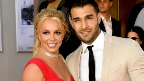 La pareja se conoció en la grabación del video Slumber Party de la estrella.