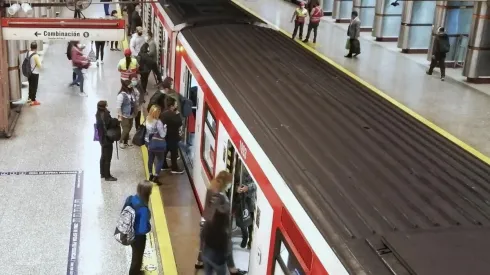 Conoce el horario del tren subterráneo.