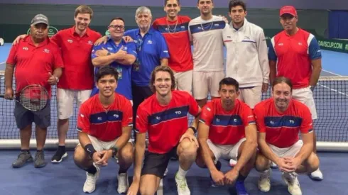 Massú compartió foto con dotación completa del equipo chileno en Copa Davis.