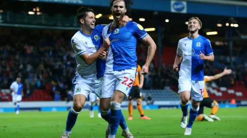 Brereton jugó y luego posó con la bandera de Chile