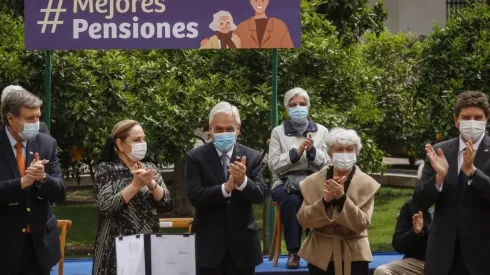 El Presidente Sebastián Piñera firmó durante el lunes el proyecto de ley corta en materia de pensiones.