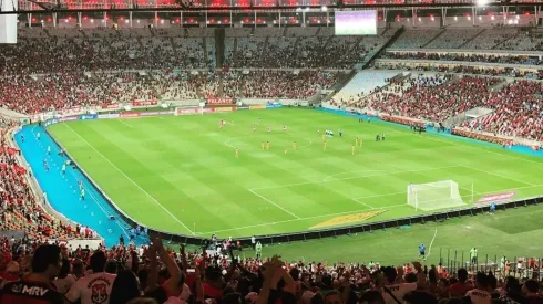 La torcida de Flamengo apoya con todo a Mauricio Isla