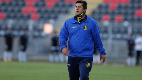 Hugo Balladares fue el técnico de la Universidad de Concepción en el duelo de la promoción ante Colo Colo, que significó el descenso a la Primera B del Campanil