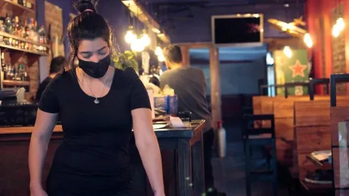 Su aporte se entrega directamente al trabajador, siempre que su remuneración bruta mensual no exceda de 3 Ingresos Mínimos Mensuales, es decir actualmente $1.011.000.