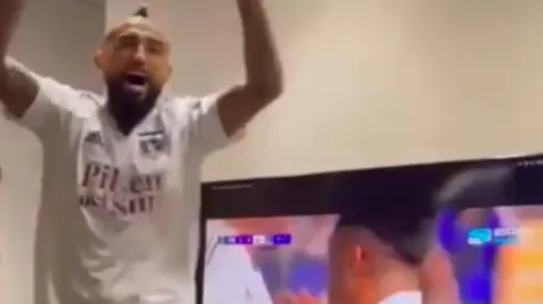 Vidal celebró con todo el triunfo de Colo Colo ante la U