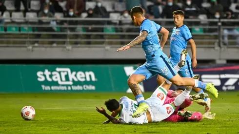 San Marcos comenzó con los problemas de contagios en el viaje para enfrentar a Deportes Temuco donde dos jugadores dieron positivo. Ahora todos su plantel está como contacto estrecho en aislamiento. Foto: Agencia Uno