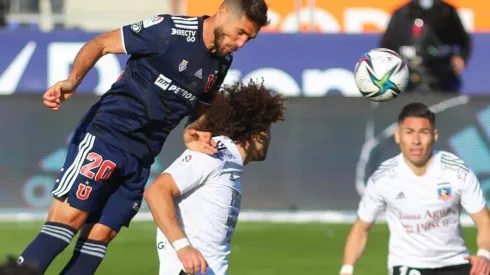Joaquín Larrivey tuvo un superclásico ingrato y el plantel de Colo Colo lo ningunea tras el duelo.