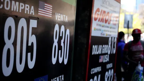 Dólar sobrepasa los $800 pesos