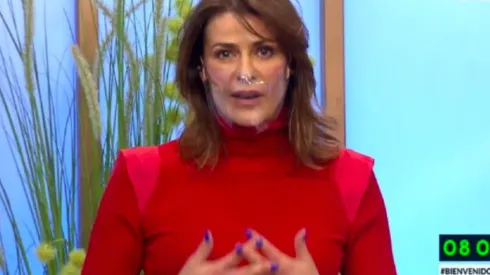 Tonka Tomicic en medio del matinal Bienvenidos.