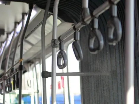 ¿Hasta qué hora pasan las micros sin toque de queda?