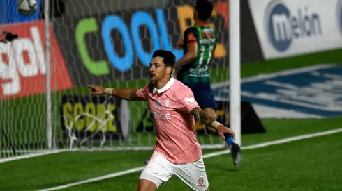 La UC escaló y quedó como escolta de Colo Colo a dos puntos de distancia.