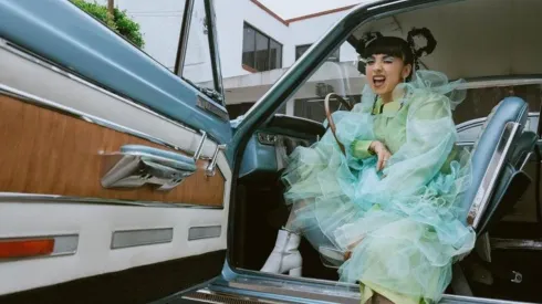 Mon Laferte ahora está de gira por Estados Unidos, con presentaciones completamente agotadas.