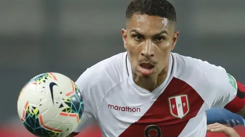 Paolo Guerrero ya está en Perú para enfrentar a Chile y llegó enojado a Lima.