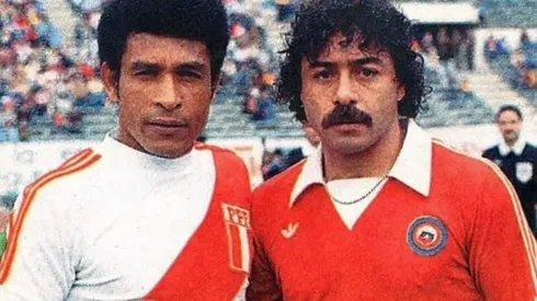 Héctor Chumpitaz y Carlos Caszely hace algunas décadas animaban el Clásico del Pacífico entre Perú y Chile