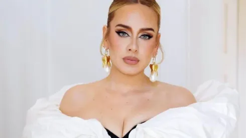 Adele llega con renovado look para presentar su nuevo disco.