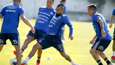 Chile entrenó antes de viajar a Perú para el duelo por eliminatorias