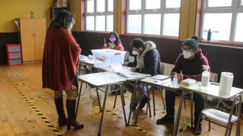 Actualmente, solo se puede conocer la comuna y mesa de votación.