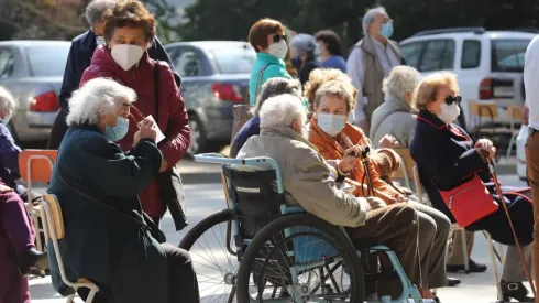 Conoce los bonos disponibles para Adultos Mayores