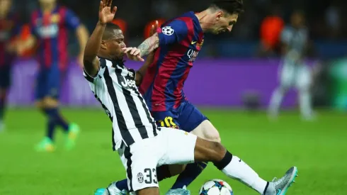 Patrice Evra y Lionel Messi en la final de la Champions League 2015 en la que Barcelona se impuso a Juventus