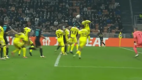 Vidal asistió de espalda y Dzeko no perdonó. Lo ganan por la mínima en la Champions.