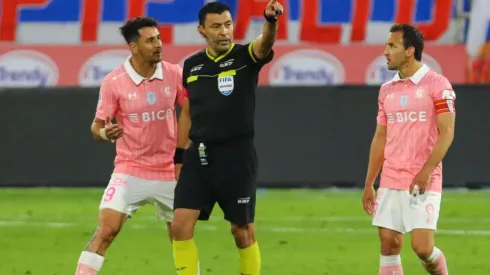 Tobar tuvo un polémico arbitraje en el triunfo de la UC ante Wanderers.