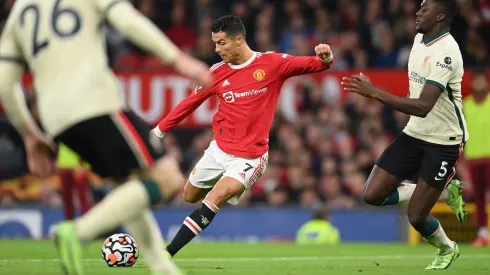 Cristiano Ronaldo tuvo una jornada violenta en Manchester United y terminó agarrando a patadas a un jugador del Liverpool