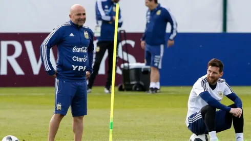 Sampaoli junto a Leo Messi en la selección argentina