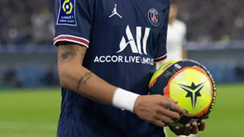 Un futbolista de PSG fue víctima de un violento ataque en París.
