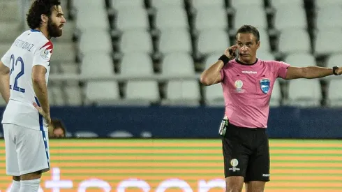 Loustau dirigió a Chile en el partido frente a Brasil en la Copa América