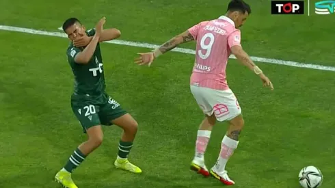 La simulación de Víctor Espinoza frente a Fernando Zampedri