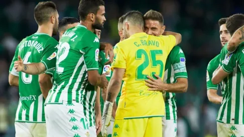 Elogios y aplausos para Claudio Bravo tras la goleada del puntero Betis.
