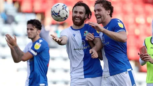 Brereton Díaz abrió la cuenta para los Rovers a los 8 y repitió a los 20'.