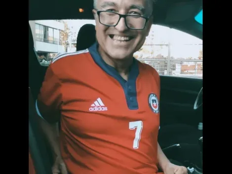 Jorge González se luce con la camiseta de Alexis en la Roja