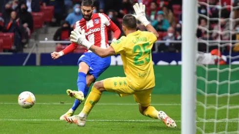 Claudio Bravo tuvo varias intervenciones fundamentales para salvar el arco del Betis.