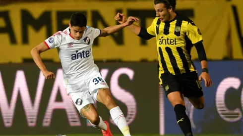 Peñarol es líder del futbol charrúa con 19 unidades, mientras que el bolso está a solo cinco unidades.