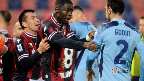 Medel asistió y por poco termina a los combos