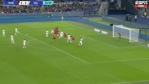 Zlatan Ibrahimovic marcó un golazo de tiro libre.