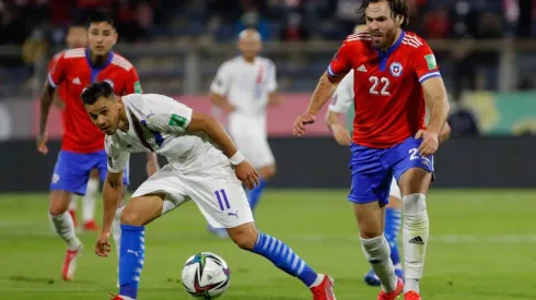 Ángel Romero ante Ben Brereton Díaz en San Carlos. El duelo se puede repetir en Paraguay.