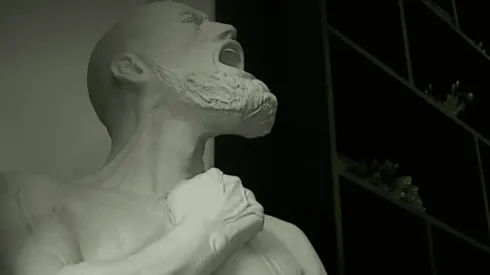 Con mucha sorpresa reaccionaron los fanáticos de Arturo Vidal luego de ver la estatua que hay en la casa de la madre del "King"