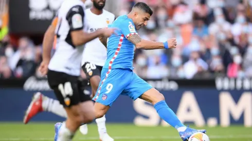 Atlético de Madrid no pudo mantener una ventaja de dos goles sobre Valencia.