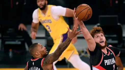 Los Lakers sintieron la ausencia de LeBron James y no pudieron ante el poderío de Lillard y compañía.