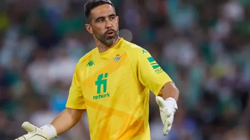 Claudio Bravo espera que el equipo levante su nivel.