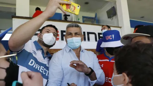 Beto Acosta en la tribuna de San Carlos de Apoquindo este domingo