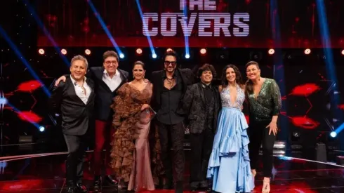 Pastelito con el trofeo de The Covers.