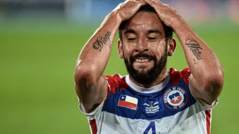 Mauricio Isla es la gran incógnita de la selección chilena, que entrenó con Marcelino Núñez de cara al encuentro de mañana ante Paraguay