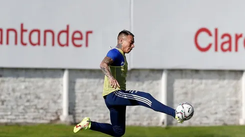 Eduardo Vargas está de regreso en la selección chilena donde ya prepara su estreno en cancha con una pasada por el peluquero. Foto: ANFP