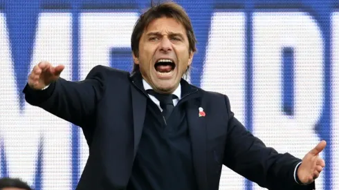 Antonio Conte en su debut con el Tottenham por la Premier League